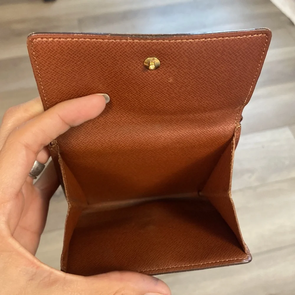 *sold* LOUIS VUITTON
LV Monogram Coated Canvas Elise Wallet - Picture 6 of 12